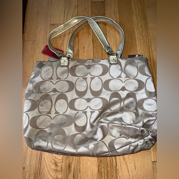 Coach Shoulder Bag - Picture 6 of 6